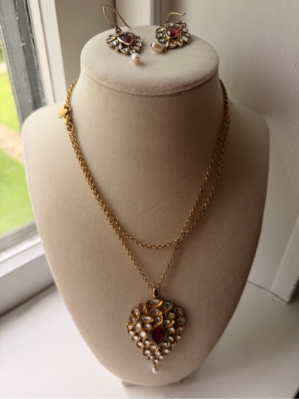 Stella & Dot Priya Pendant Necklace and Earring set